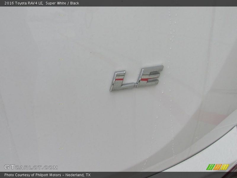 Super White / Black 2016 Toyota RAV4 LE