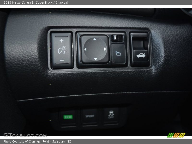 Super Black / Charcoal 2013 Nissan Sentra S