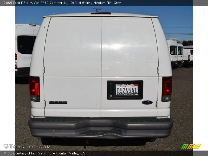 Oxford White / Medium Flint Grey 2006 Ford E Series Van E250 Commercial
