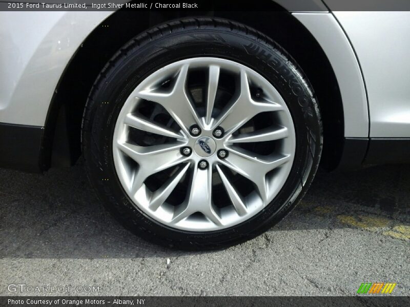 Ingot Silver Metallic / Charcoal Black 2015 Ford Taurus Limited