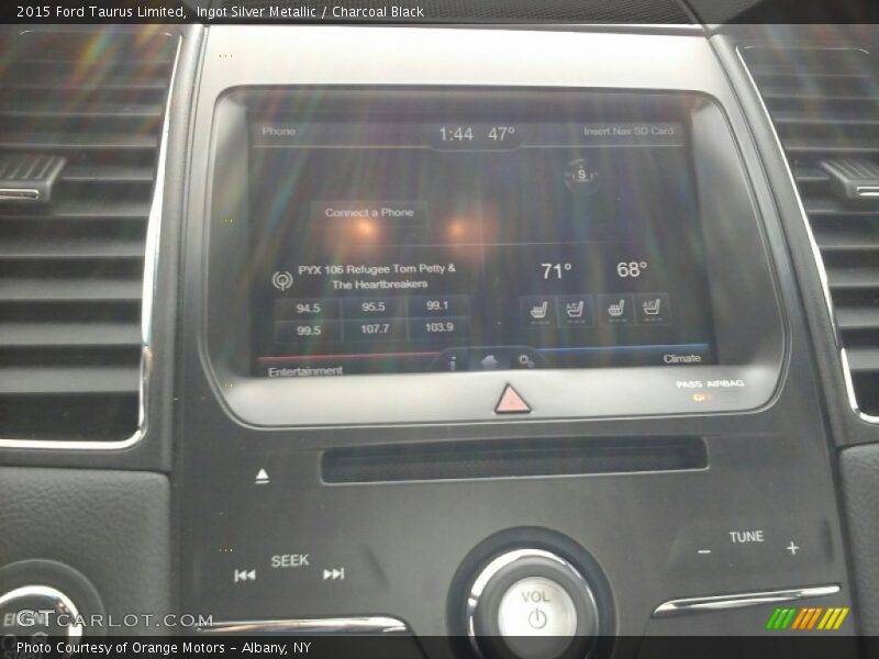 Ingot Silver Metallic / Charcoal Black 2015 Ford Taurus Limited