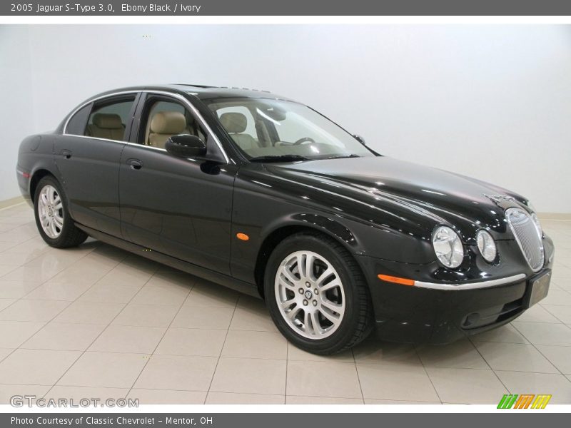 Ebony Black / Ivory 2005 Jaguar S-Type 3.0