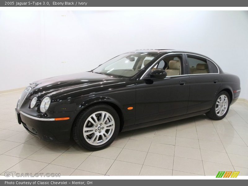 Ebony Black / Ivory 2005 Jaguar S-Type 3.0