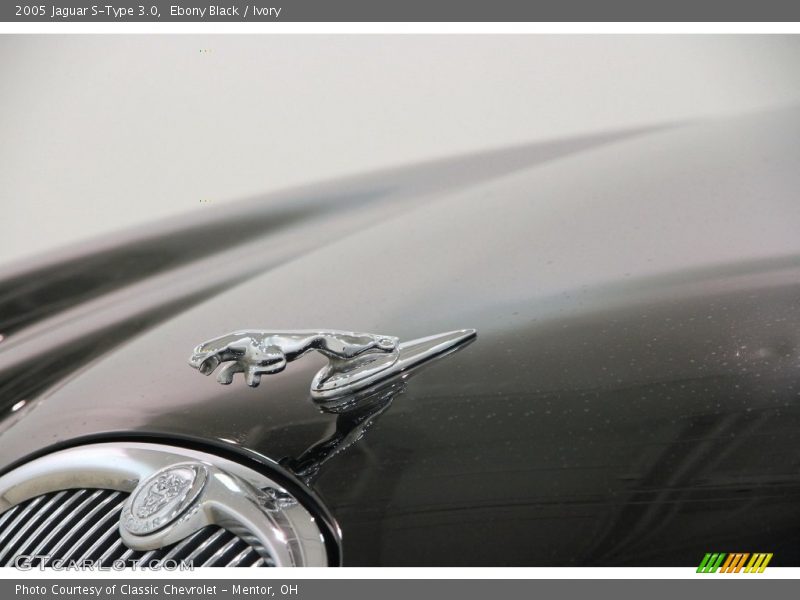 Ebony Black / Ivory 2005 Jaguar S-Type 3.0