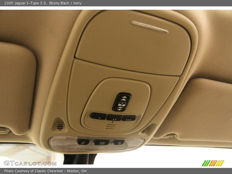 Ebony Black / Ivory 2005 Jaguar S-Type 3.0