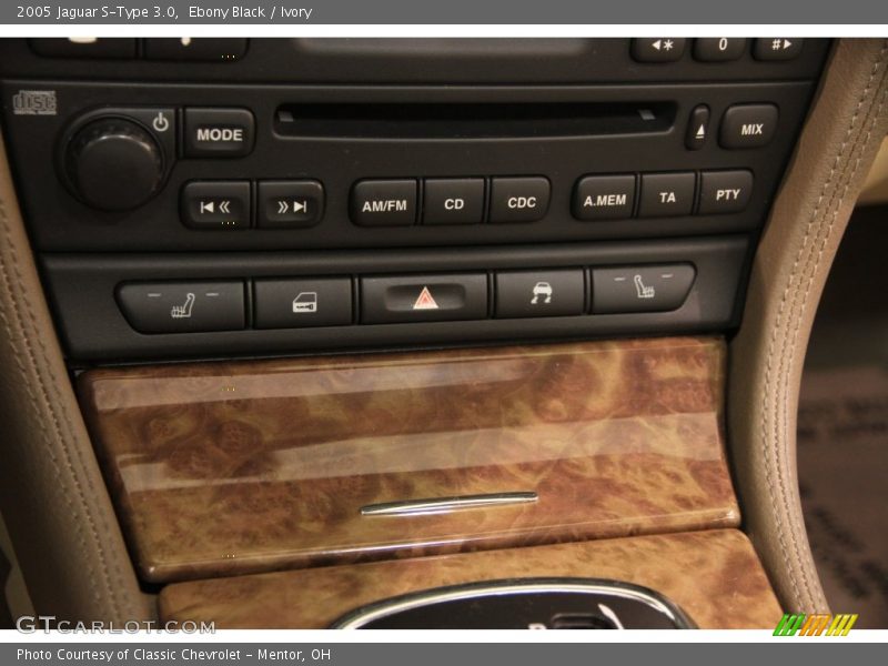 Ebony Black / Ivory 2005 Jaguar S-Type 3.0