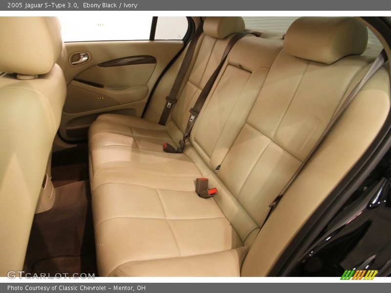 Ebony Black / Ivory 2005 Jaguar S-Type 3.0