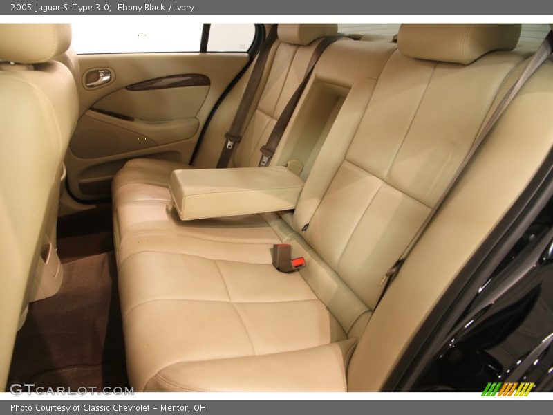 Ebony Black / Ivory 2005 Jaguar S-Type 3.0