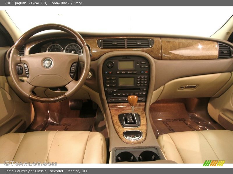 Ebony Black / Ivory 2005 Jaguar S-Type 3.0