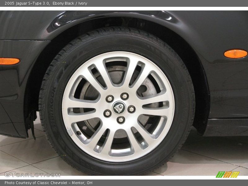 Ebony Black / Ivory 2005 Jaguar S-Type 3.0