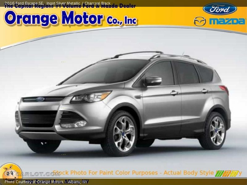 Ingot Silver Metallic / Charcoal Black 2016 Ford Escape SE