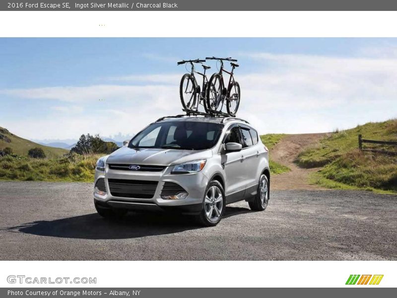 Ingot Silver Metallic / Charcoal Black 2016 Ford Escape SE