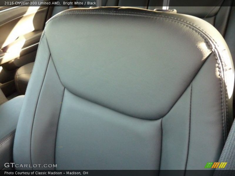 Bright White / Black 2016 Chrysler 300 Limited AWD