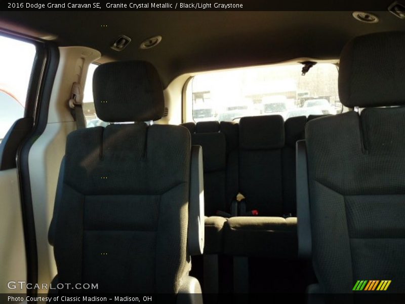 Granite Crystal Metallic / Black/Light Graystone 2016 Dodge Grand Caravan SE