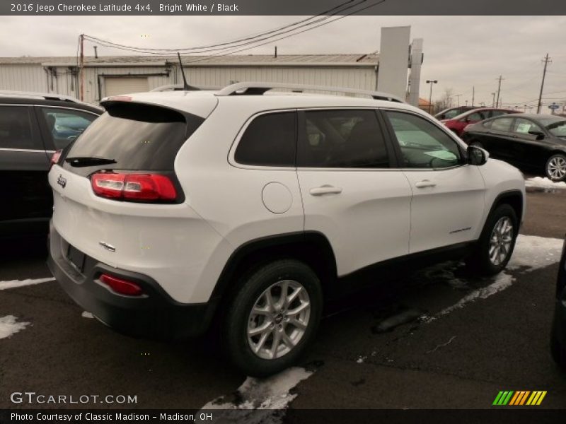 Bright White / Black 2016 Jeep Cherokee Latitude 4x4