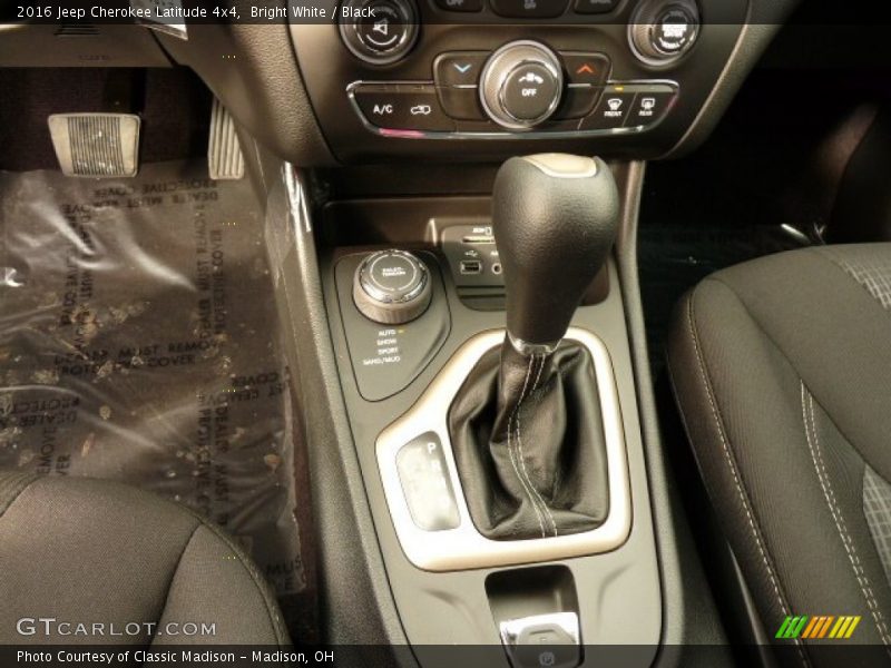 Bright White / Black 2016 Jeep Cherokee Latitude 4x4