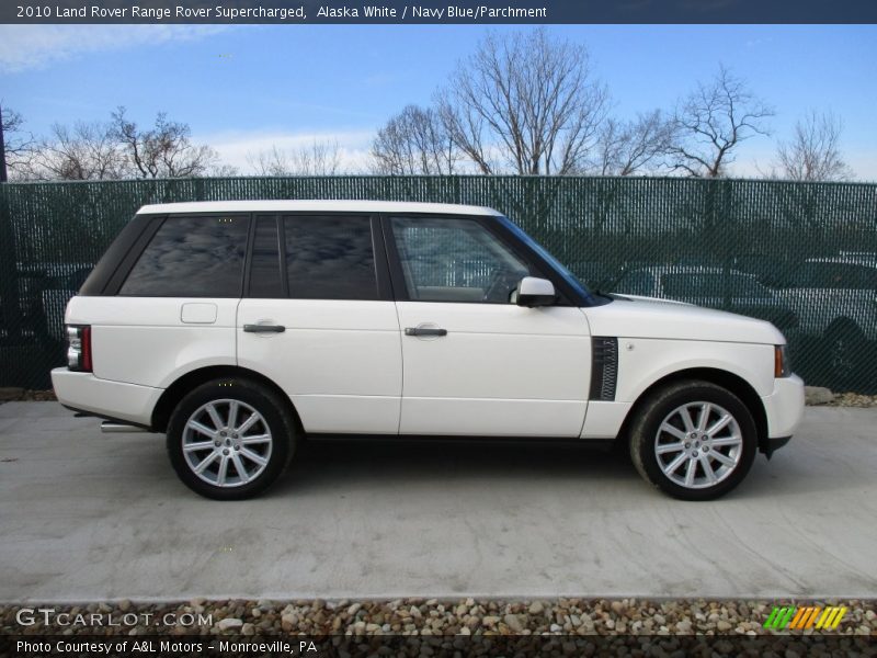 Alaska White / Navy Blue/Parchment 2010 Land Rover Range Rover Supercharged