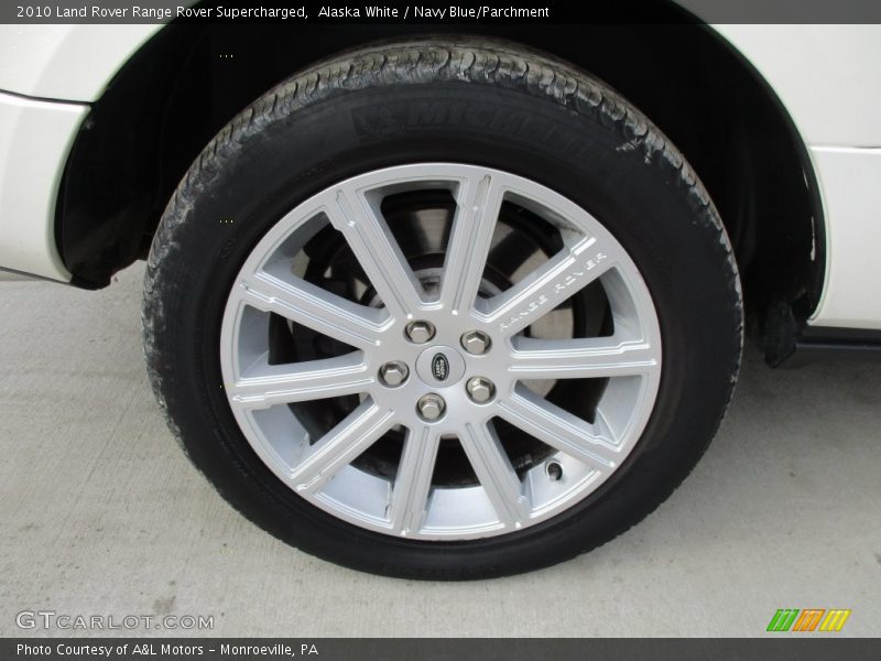 Alaska White / Navy Blue/Parchment 2010 Land Rover Range Rover Supercharged