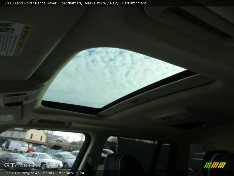 Alaska White / Navy Blue/Parchment 2010 Land Rover Range Rover Supercharged