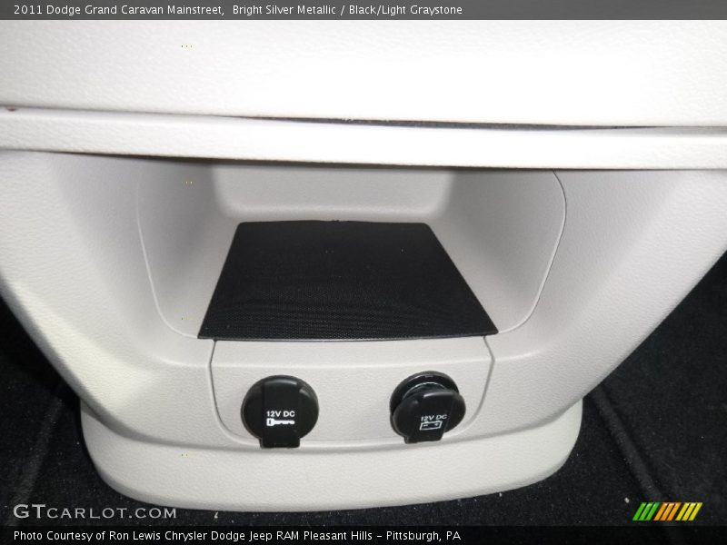 Bright Silver Metallic / Black/Light Graystone 2011 Dodge Grand Caravan Mainstreet