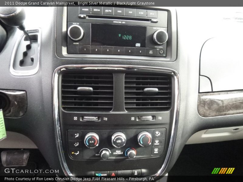 Bright Silver Metallic / Black/Light Graystone 2011 Dodge Grand Caravan Mainstreet