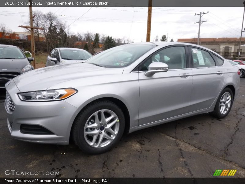 Ingot Silver Metallic / Charcoal Black 2016 Ford Fusion SE