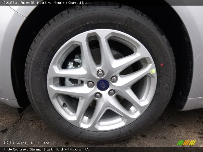 Ingot Silver Metallic / Charcoal Black 2016 Ford Fusion SE