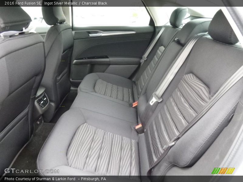 Ingot Silver Metallic / Charcoal Black 2016 Ford Fusion SE