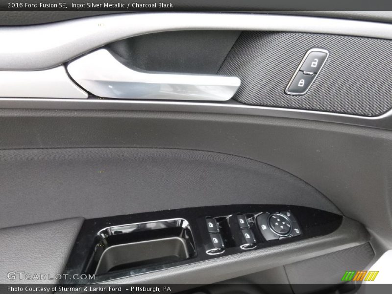 Ingot Silver Metallic / Charcoal Black 2016 Ford Fusion SE