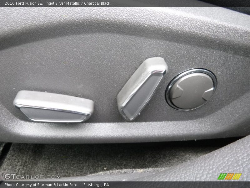 Ingot Silver Metallic / Charcoal Black 2016 Ford Fusion SE