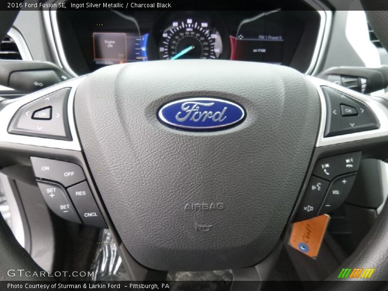 Ingot Silver Metallic / Charcoal Black 2016 Ford Fusion SE