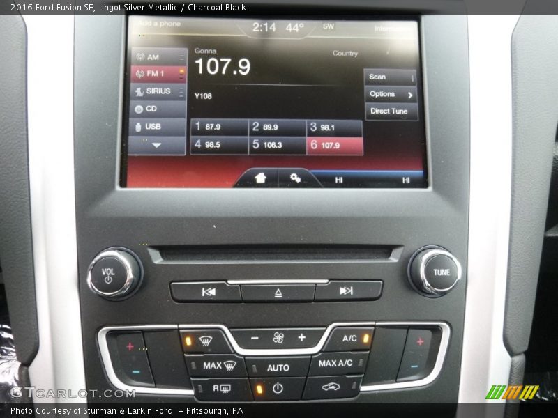 Ingot Silver Metallic / Charcoal Black 2016 Ford Fusion SE