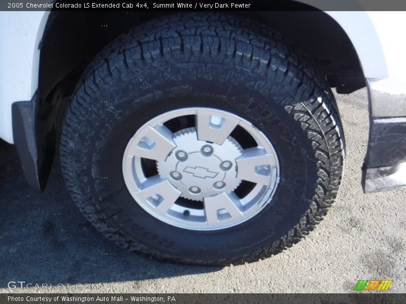Summit White / Very Dark Pewter 2005 Chevrolet Colorado LS Extended Cab 4x4