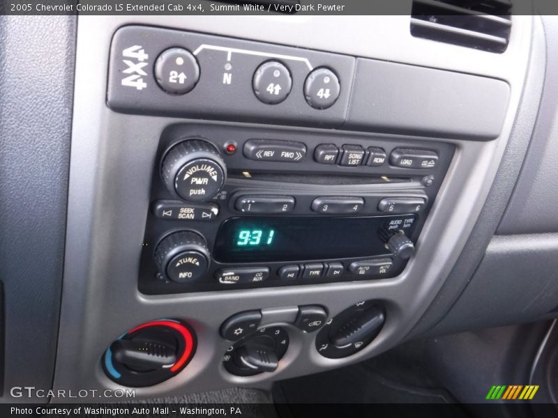 Summit White / Very Dark Pewter 2005 Chevrolet Colorado LS Extended Cab 4x4