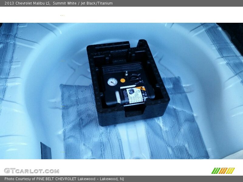 Summit White / Jet Black/Titanium 2013 Chevrolet Malibu LS