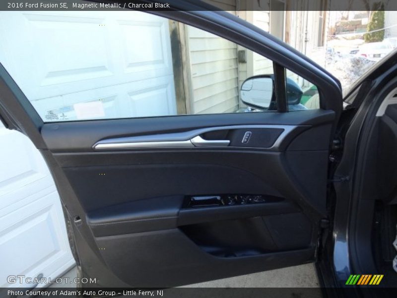 Magnetic Metallic / Charcoal Black 2016 Ford Fusion SE