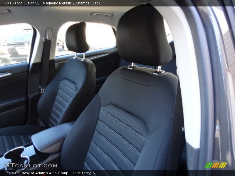 Magnetic Metallic / Charcoal Black 2016 Ford Fusion SE