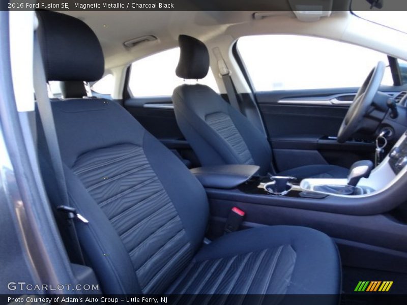 Magnetic Metallic / Charcoal Black 2016 Ford Fusion SE