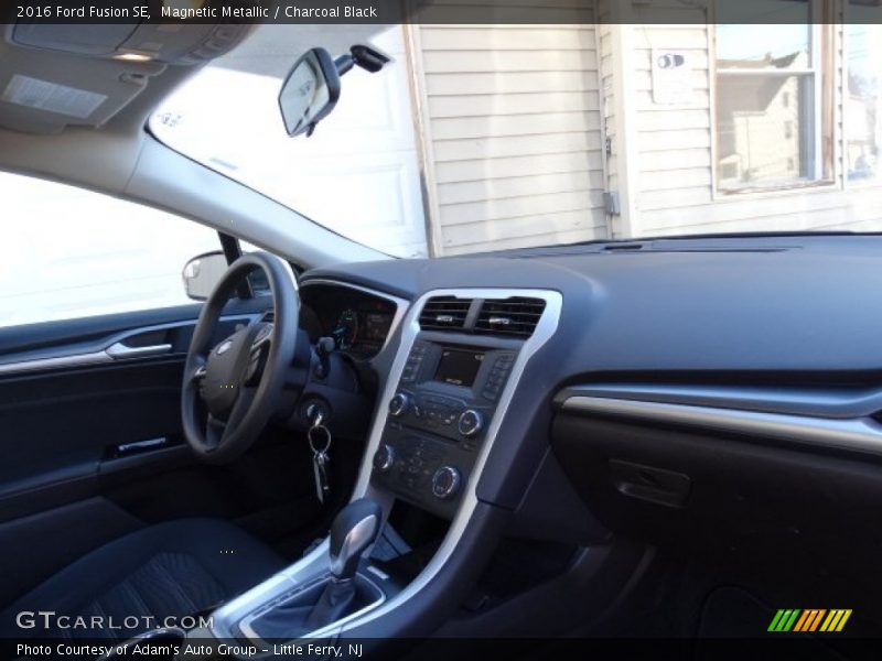 Magnetic Metallic / Charcoal Black 2016 Ford Fusion SE