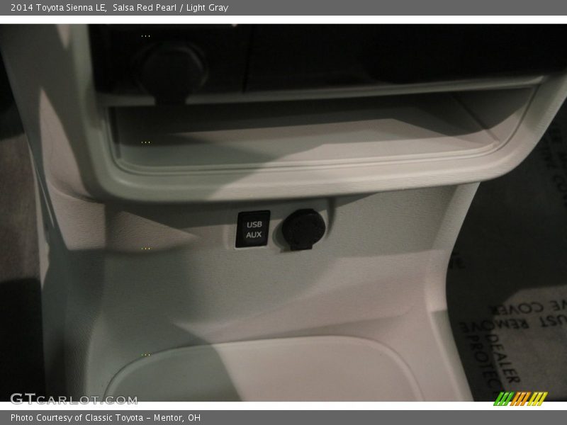 Salsa Red Pearl / Light Gray 2014 Toyota Sienna LE