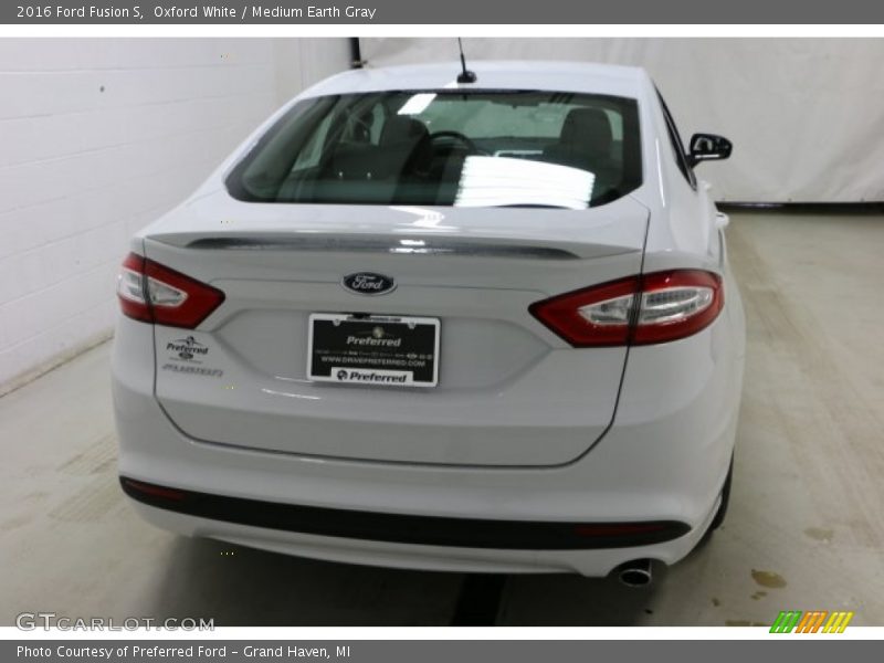 Oxford White / Medium Earth Gray 2016 Ford Fusion S