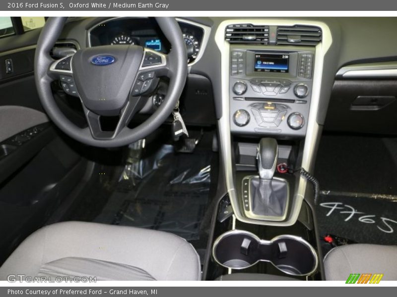 Oxford White / Medium Earth Gray 2016 Ford Fusion S