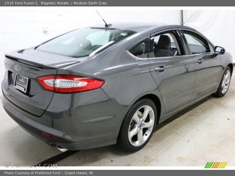 Magnetic Metallic / Medium Earth Gray 2016 Ford Fusion S