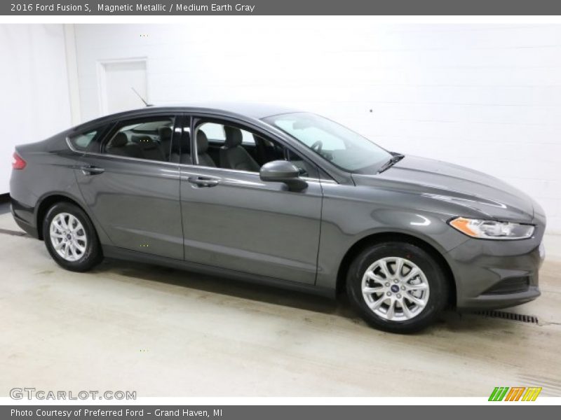 Magnetic Metallic / Medium Earth Gray 2016 Ford Fusion S