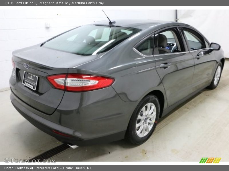 Magnetic Metallic / Medium Earth Gray 2016 Ford Fusion S