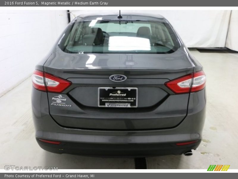 Magnetic Metallic / Medium Earth Gray 2016 Ford Fusion S