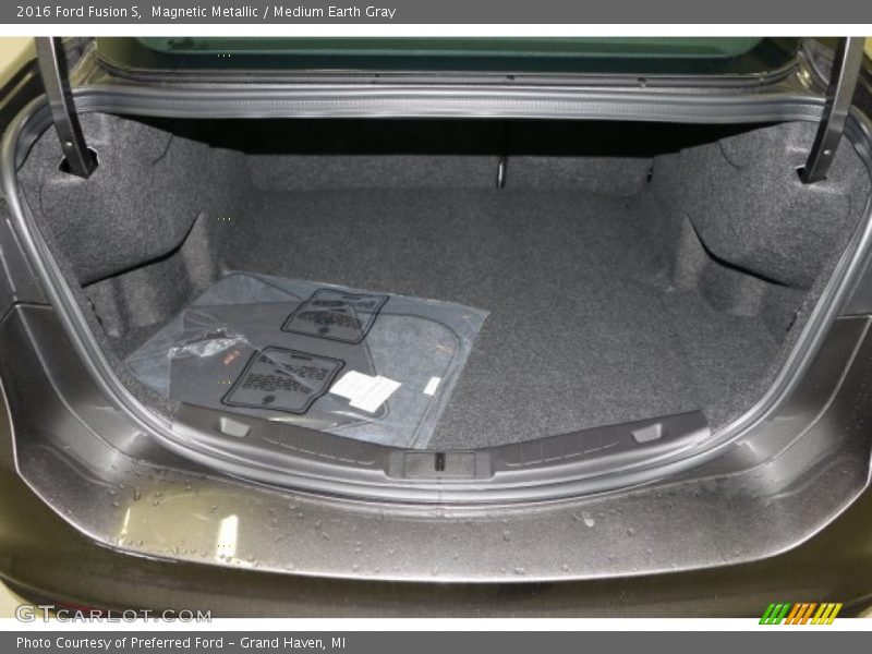Magnetic Metallic / Medium Earth Gray 2016 Ford Fusion S