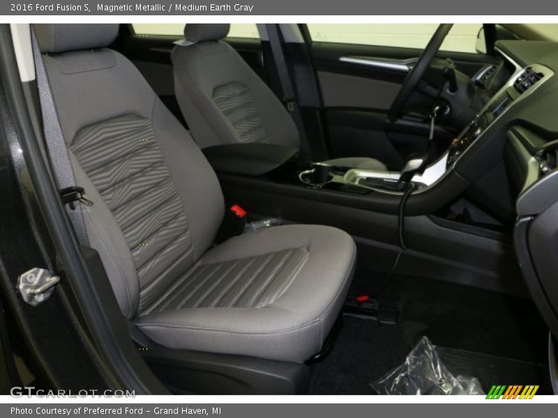 Magnetic Metallic / Medium Earth Gray 2016 Ford Fusion S