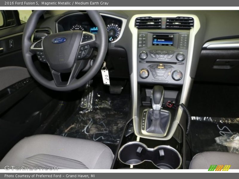 Magnetic Metallic / Medium Earth Gray 2016 Ford Fusion S