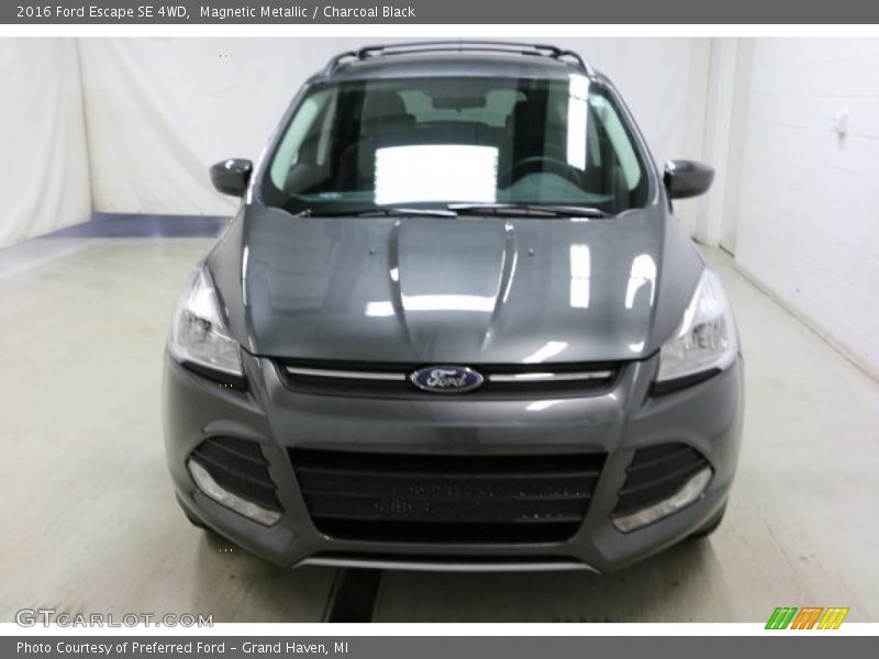 Magnetic Metallic / Charcoal Black 2016 Ford Escape SE 4WD